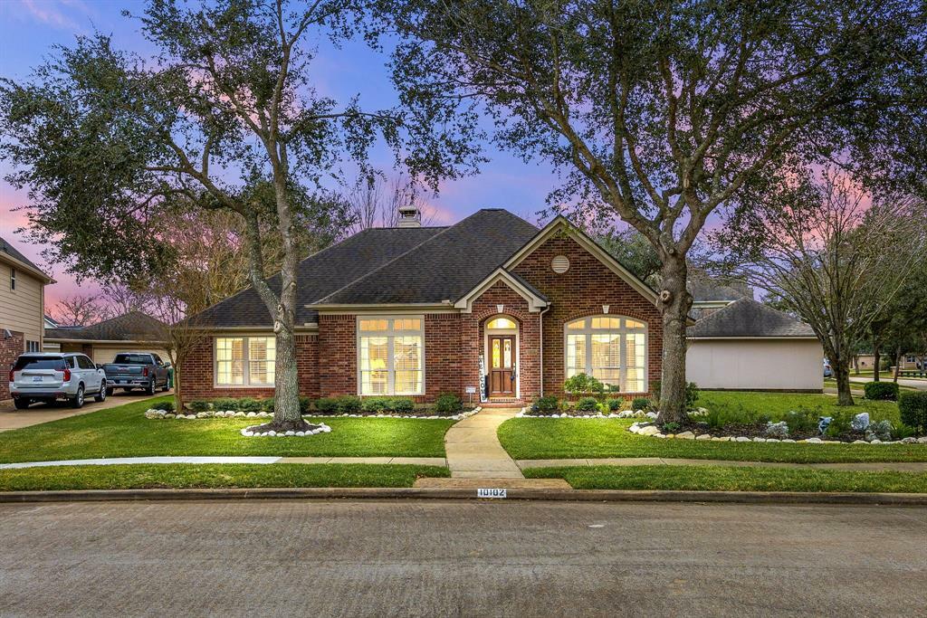 Property Photo: 10102 Mill Garden Circle TX 77459