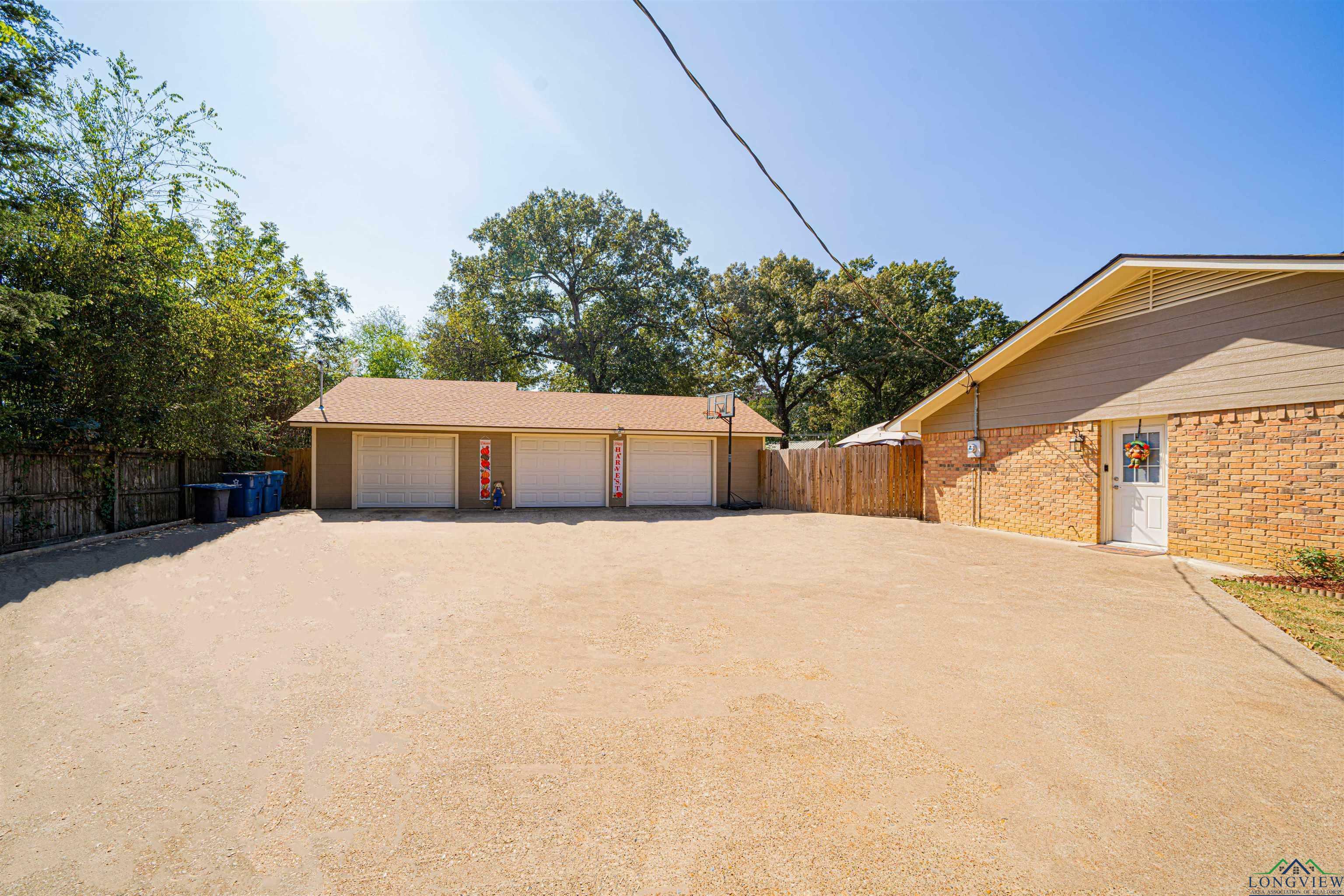 Property Photo:  2712 Stone Road With Guesthouse  TX 75662 