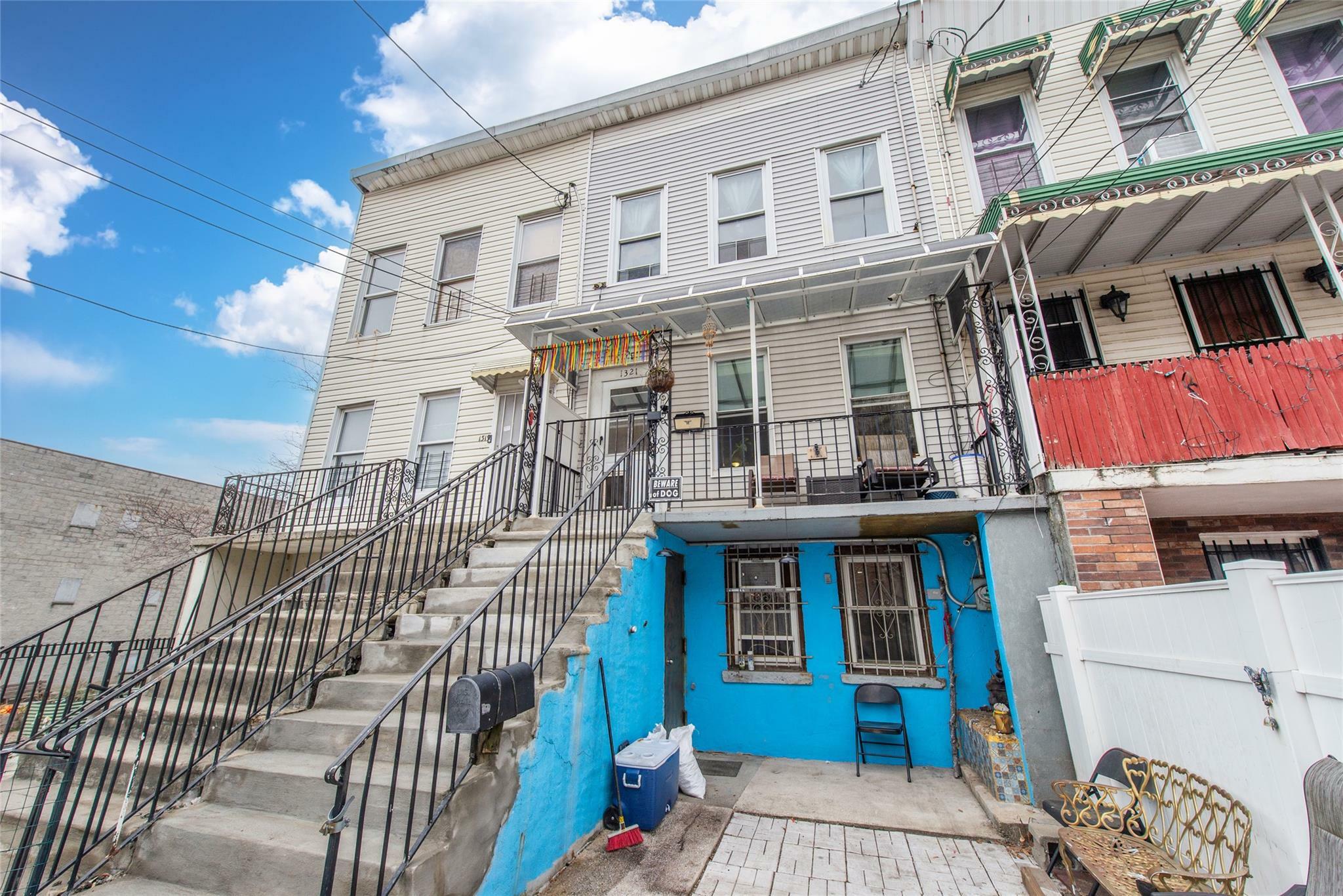 Property Photo:  1321 Bristow Street  NY 10459 