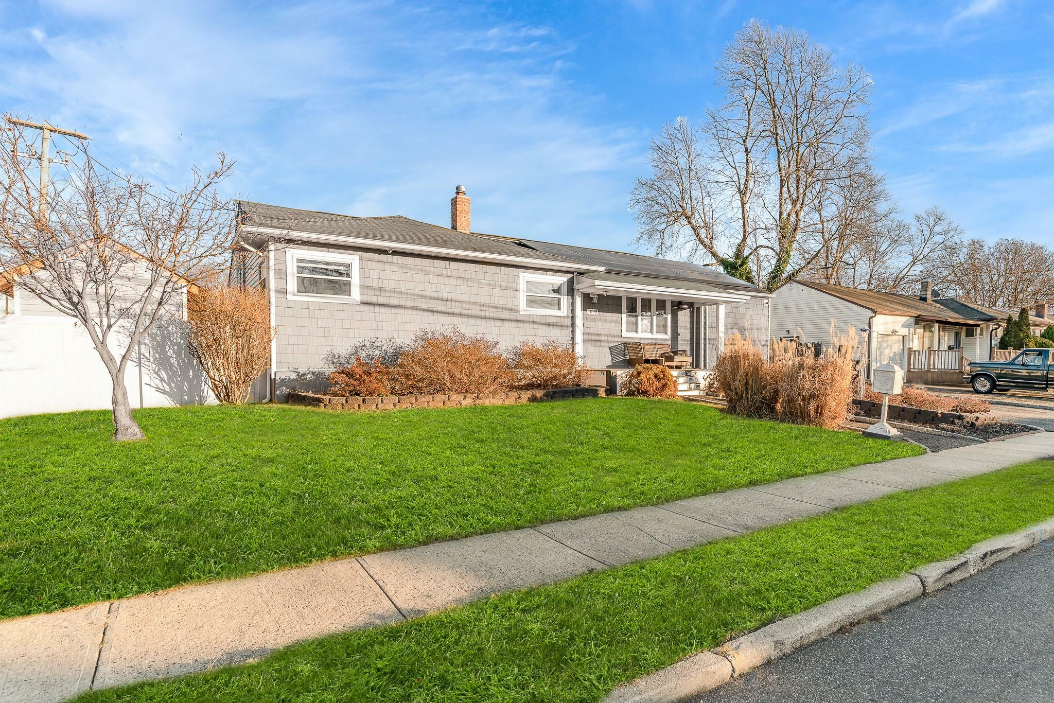 Property Photo:  1093 Gardiner Drive  NY 11706 