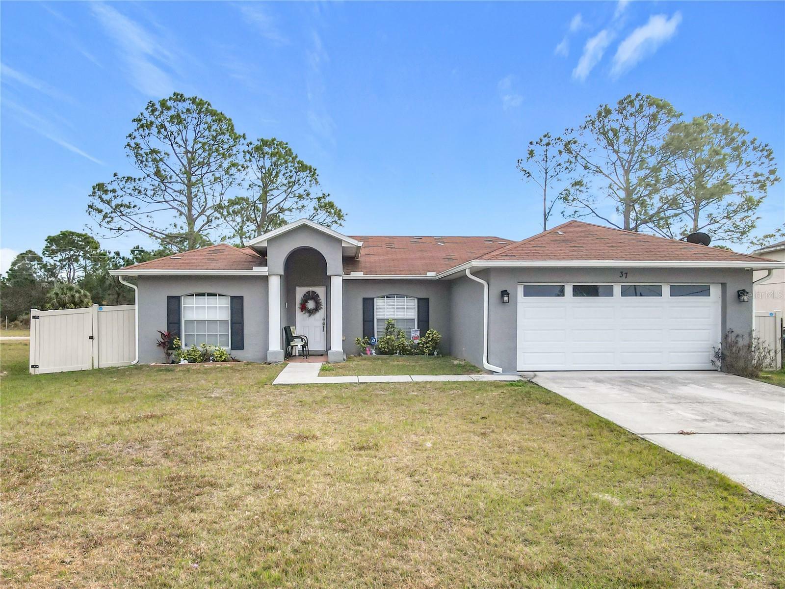 Property Photo:  37 Sawfish Court  FL 34759 