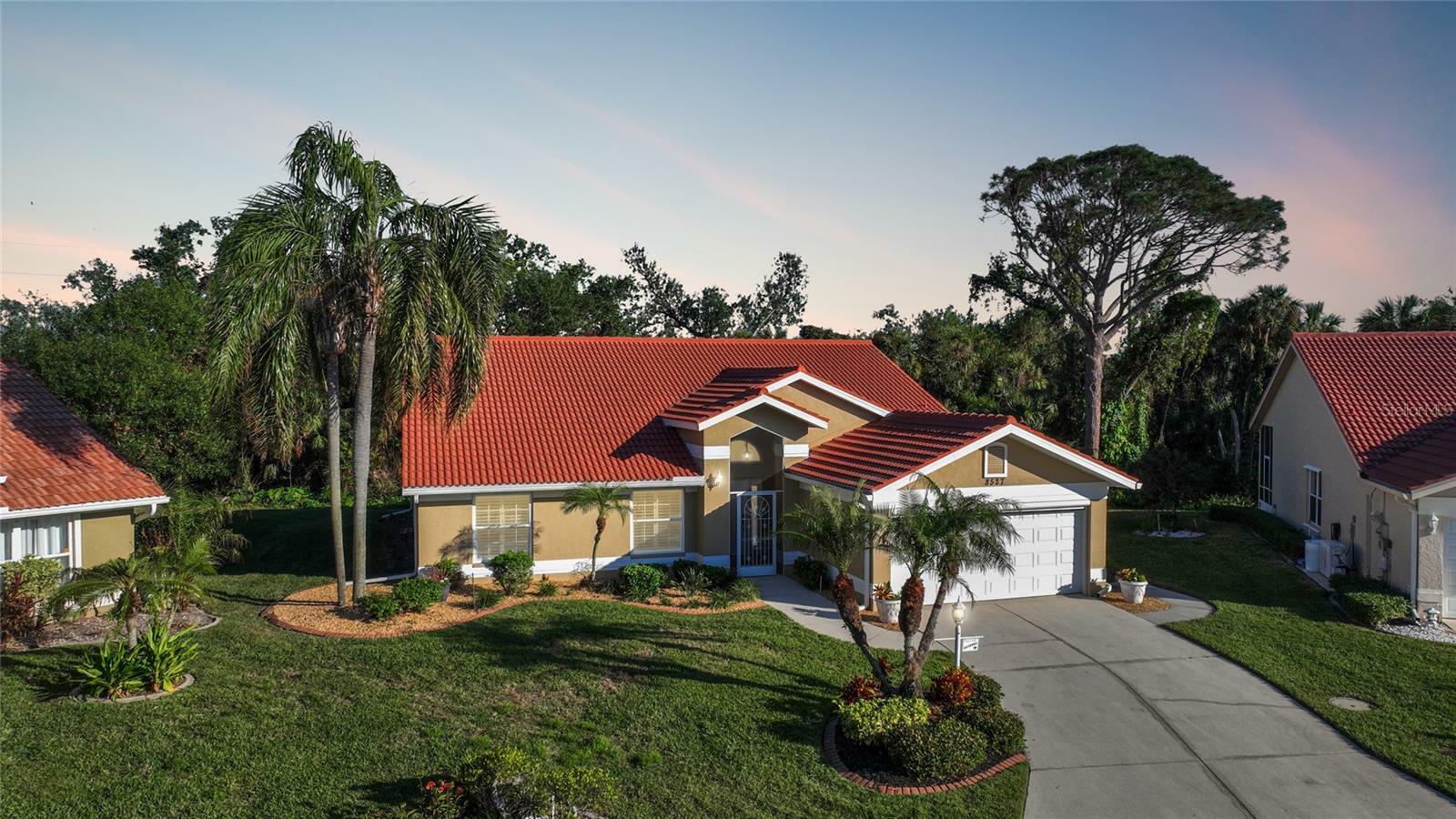 Property Photo:  8527 Creekview Lane  FL 34224 