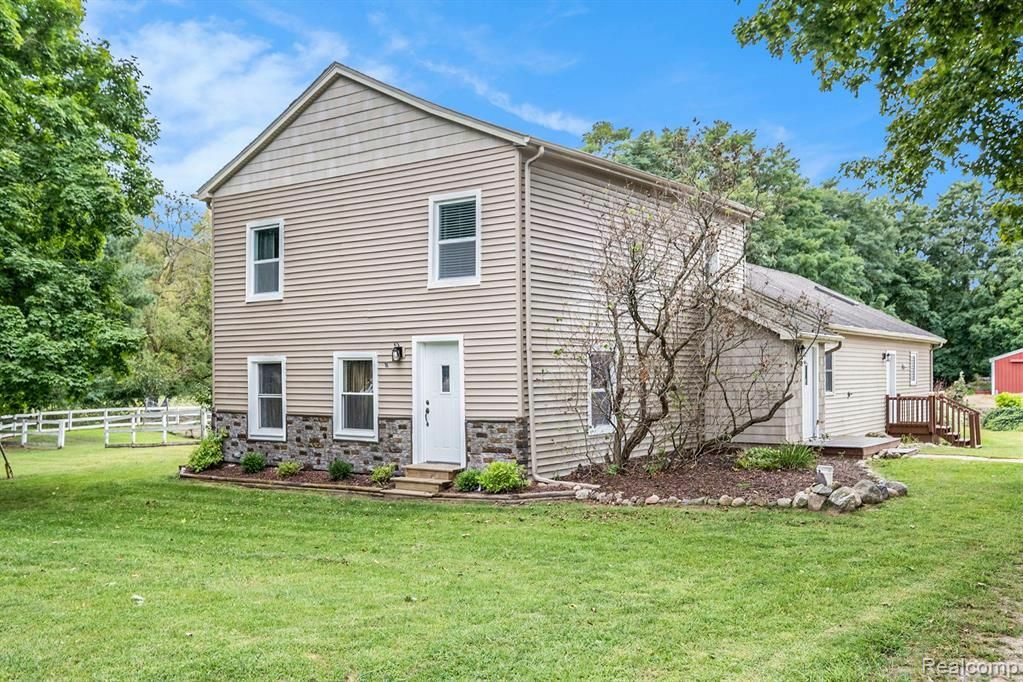 Property Photo:  4694 Herd Road  MI 48455 9115 