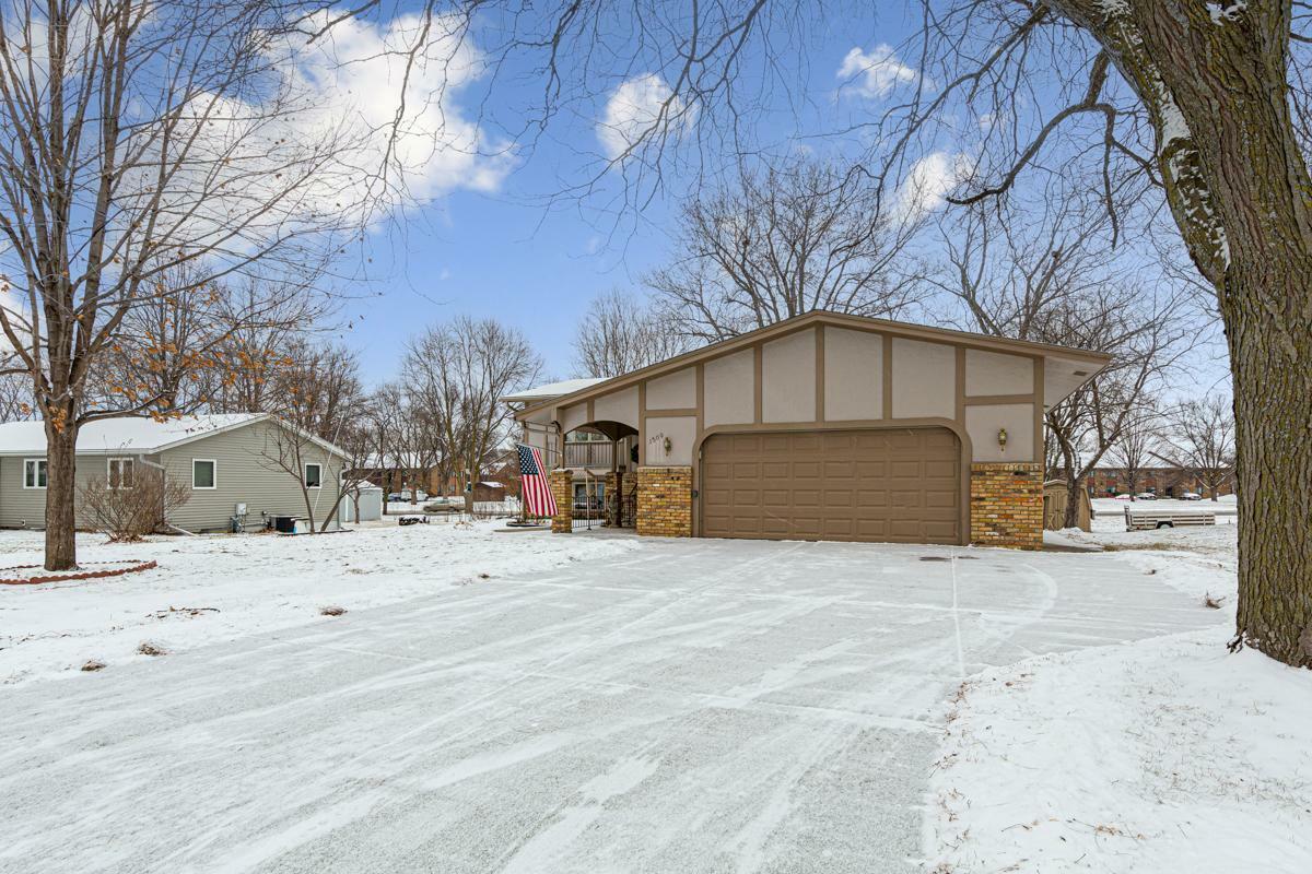 Property Photo:  1509 Eisenhower Court  MN 55057 