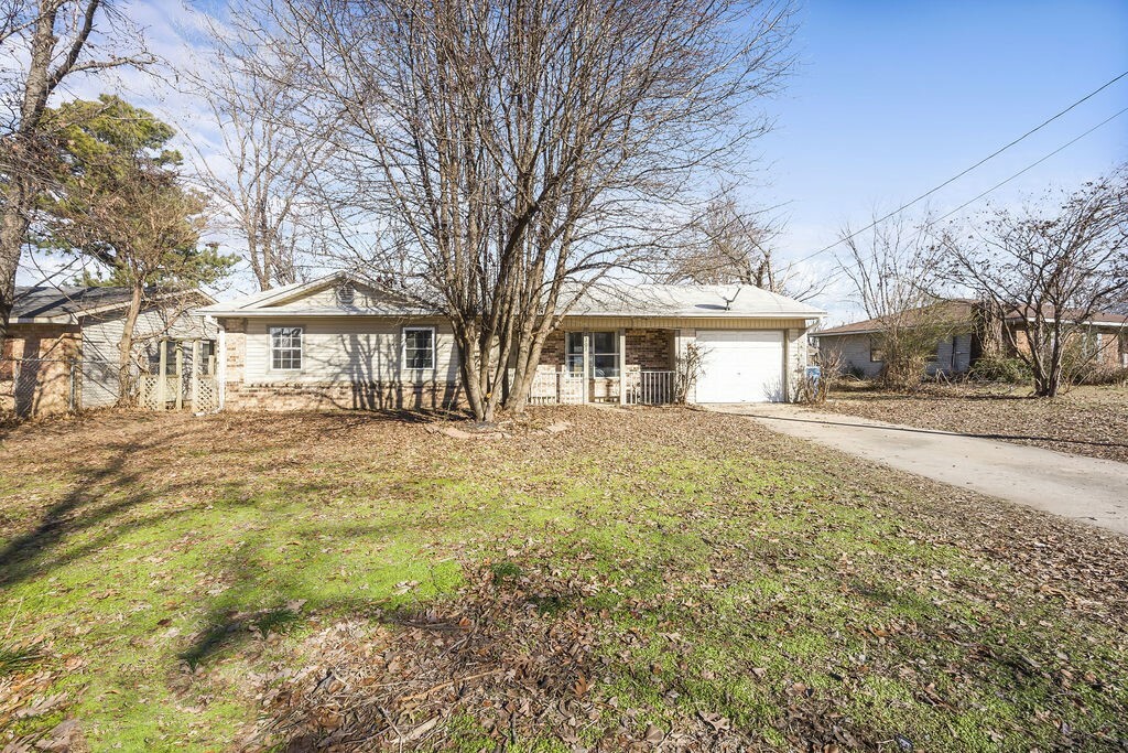 Property Photo:  2303 Douglas Street  AR 72712 