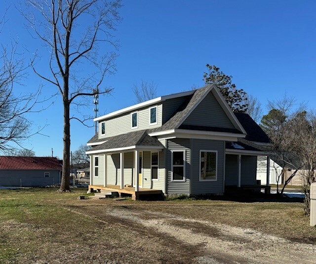 Property Photo:  202 S Pittman Street  AR 72753 