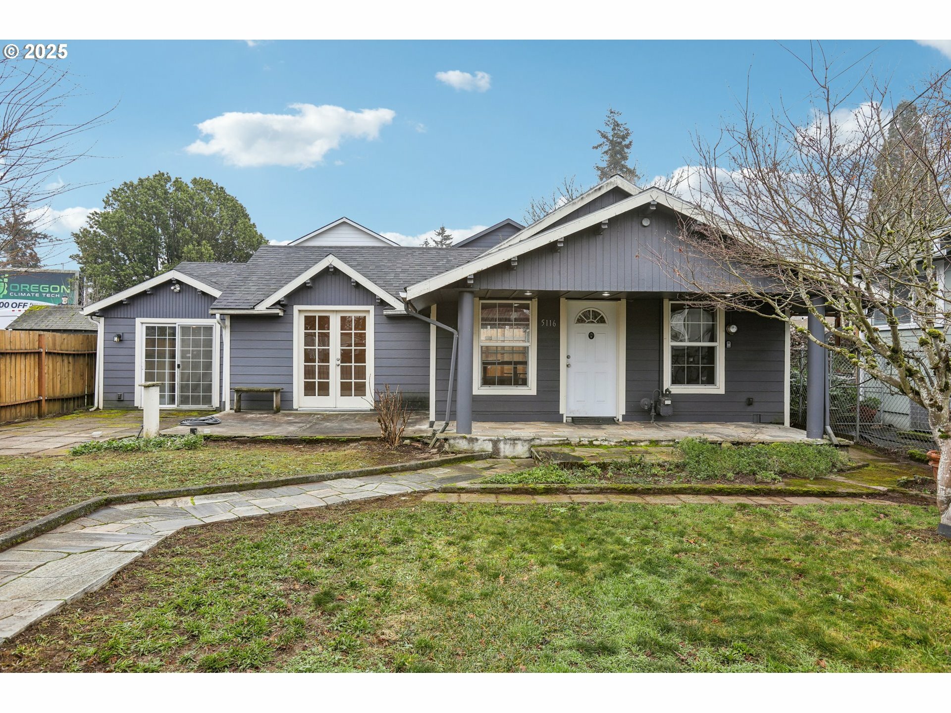 Property Photo: 5116 SE Knapp St OR 97206
