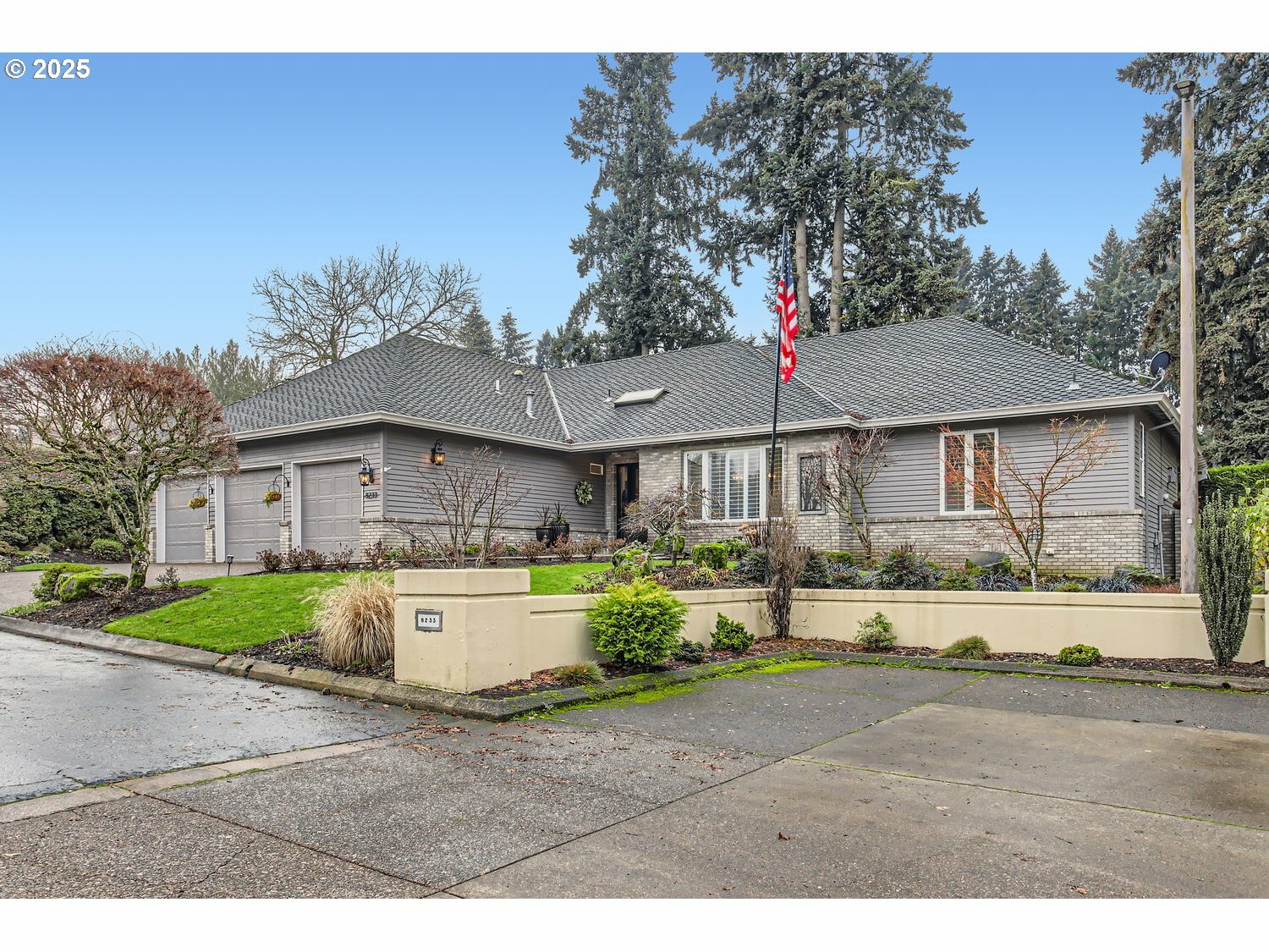 Property Photo: 8233 SW Edgewater OR 97070