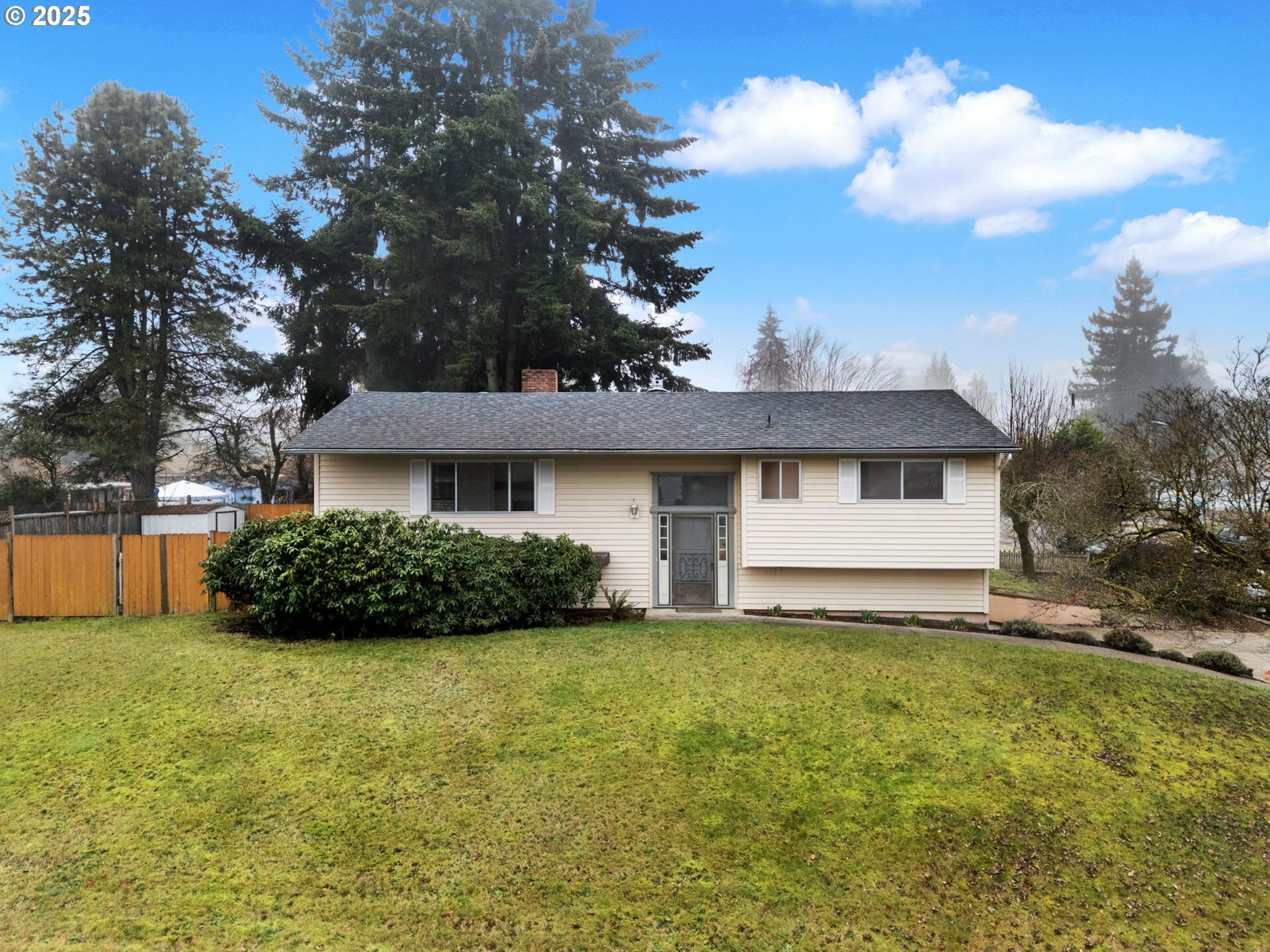 Property Photo:  5607 NE 45th Ave  WA 98661 