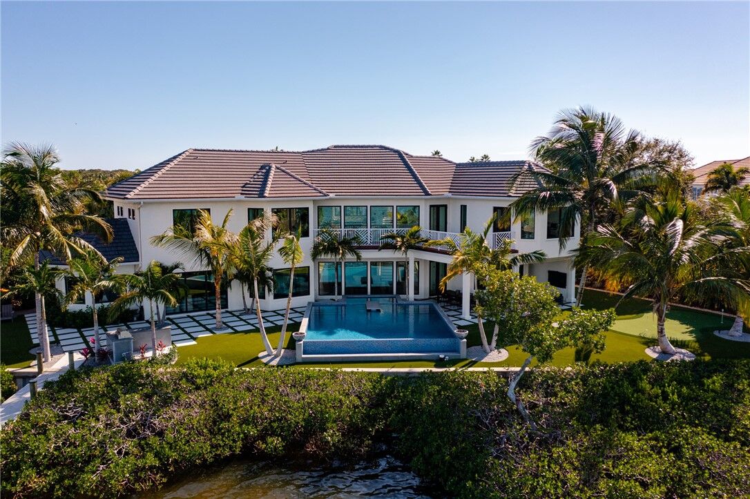 Property Photo: 225 Osprey Court FL 32963