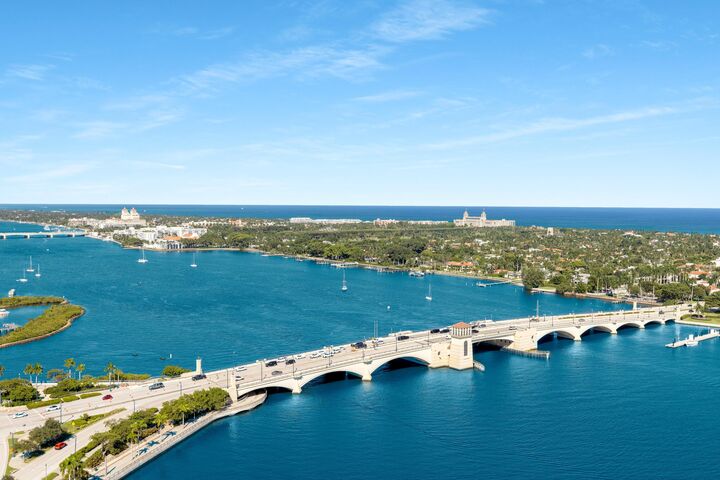 Property Photo: 1100 S Flagler Drive 1704 FL 33401