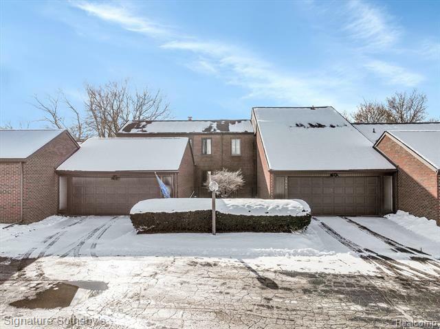 Property Photo:  3066 Lindenwood Drive  MI 48120 