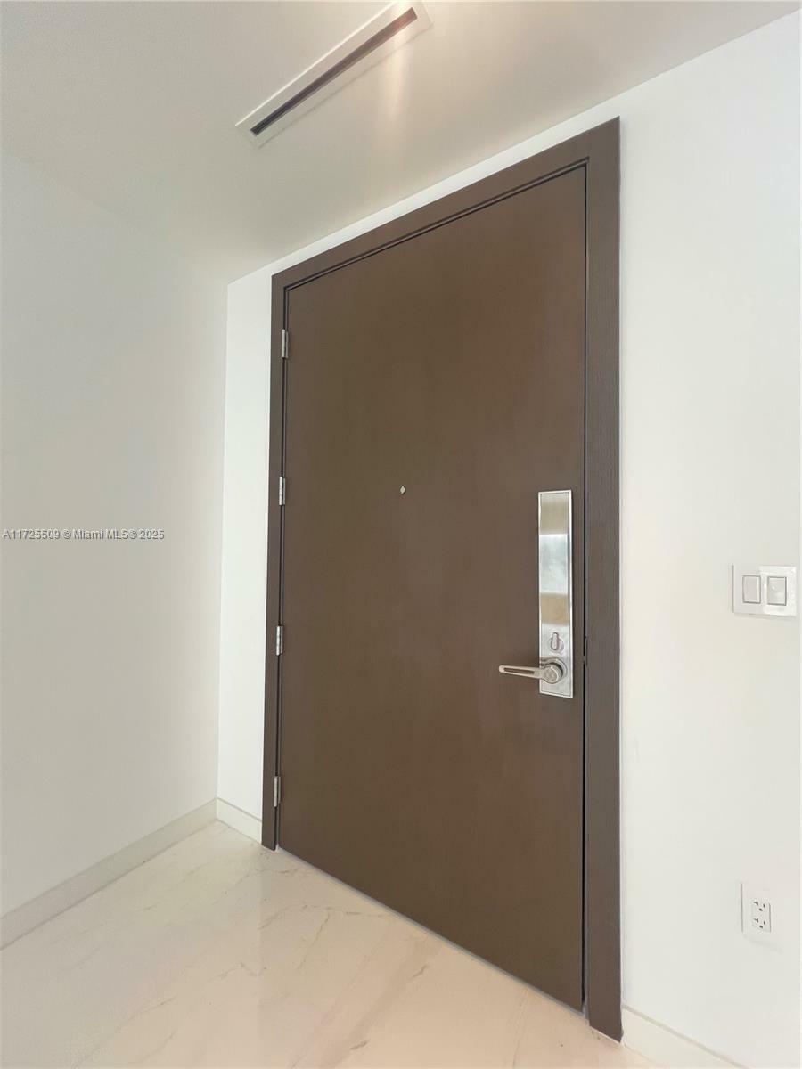 Property Photo:  300 Biscayne Blvd Way 1203  FL 33131 