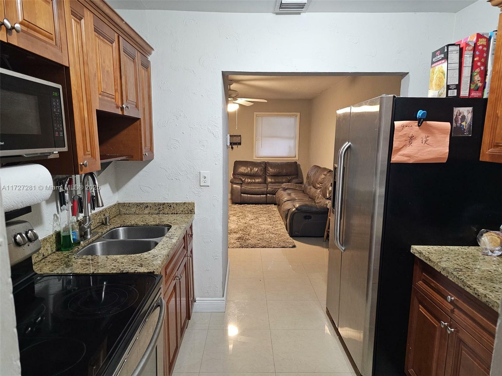 Property Photo:  709 N 20th Ct  FL 33020 