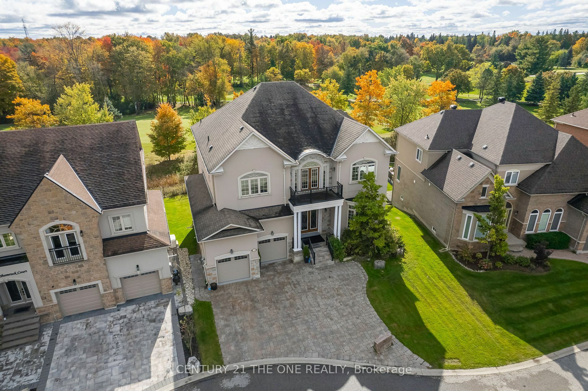 Photo de la propriété:  40 Royal Shamrock Crt  ON L4A 0C9 