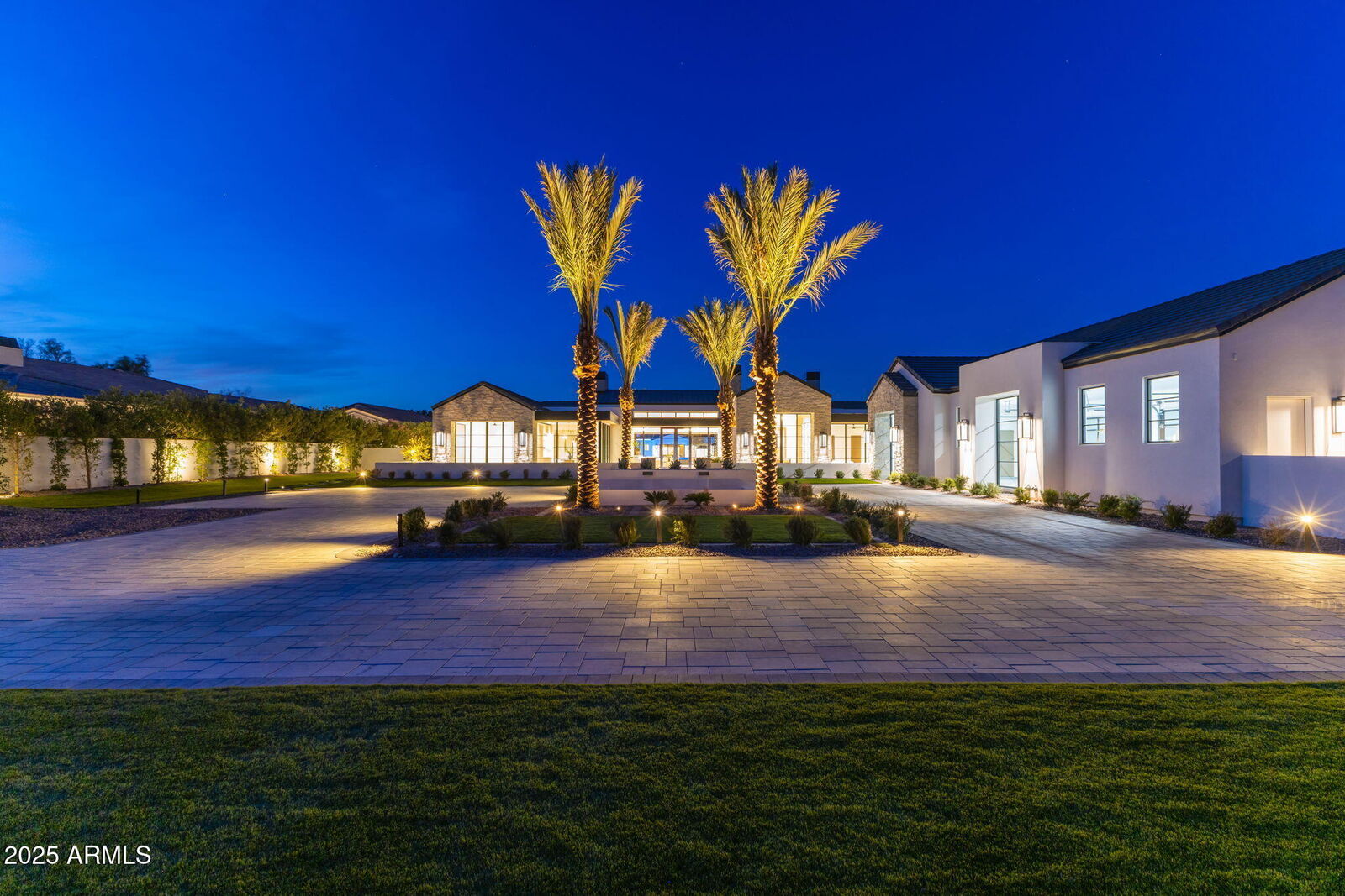 Property Photo:  6836 E Hummingbird Lane  AZ 85253 