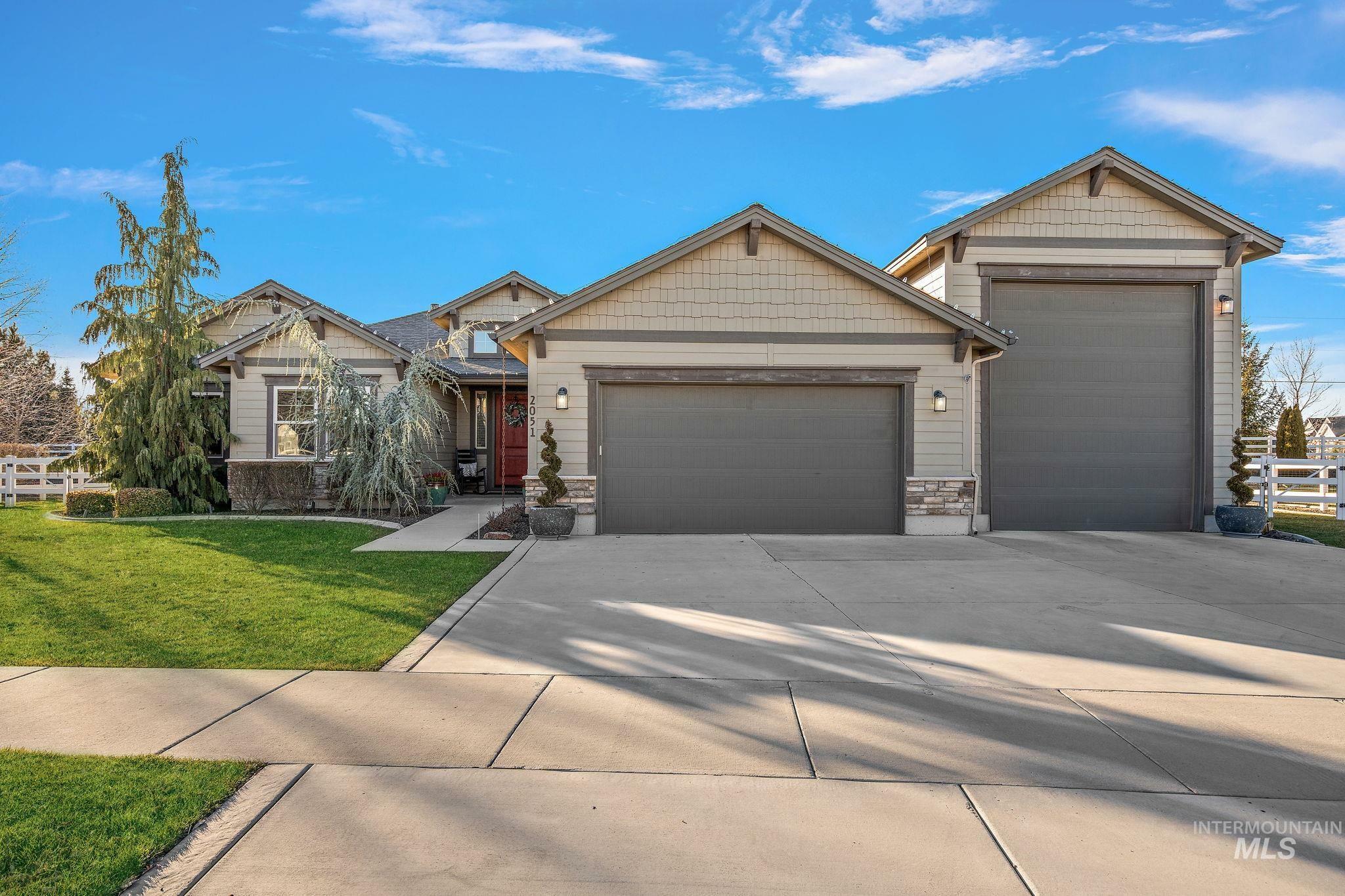 Property Photo:  2051 N Wind Cave Way  ID 83616-4880 