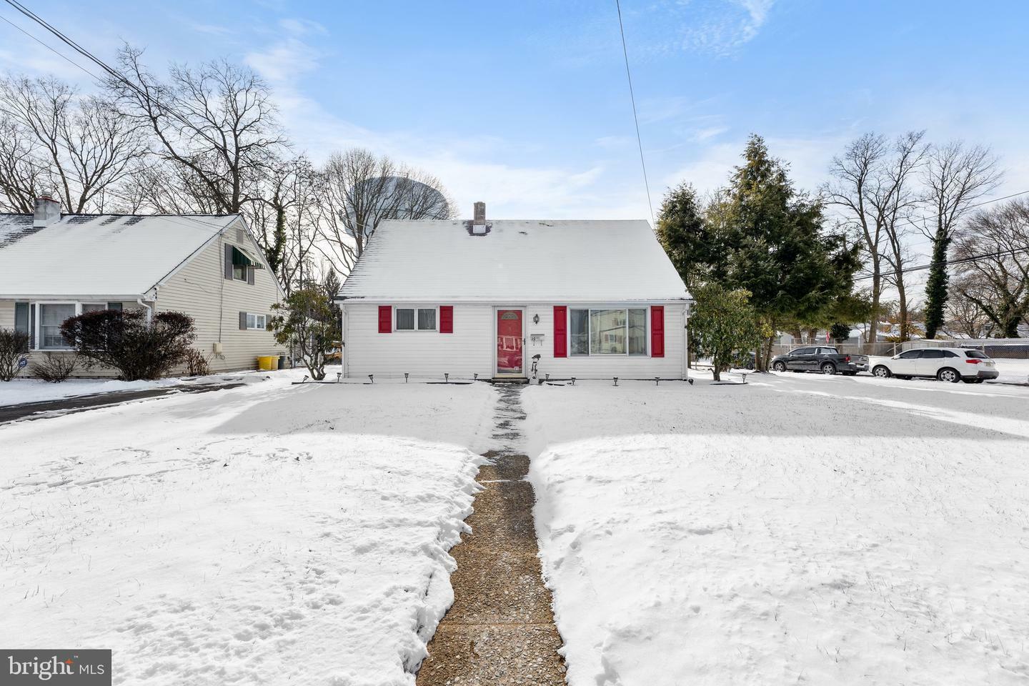 Property Photo:  305 Eaton Avenue  NJ 08619 