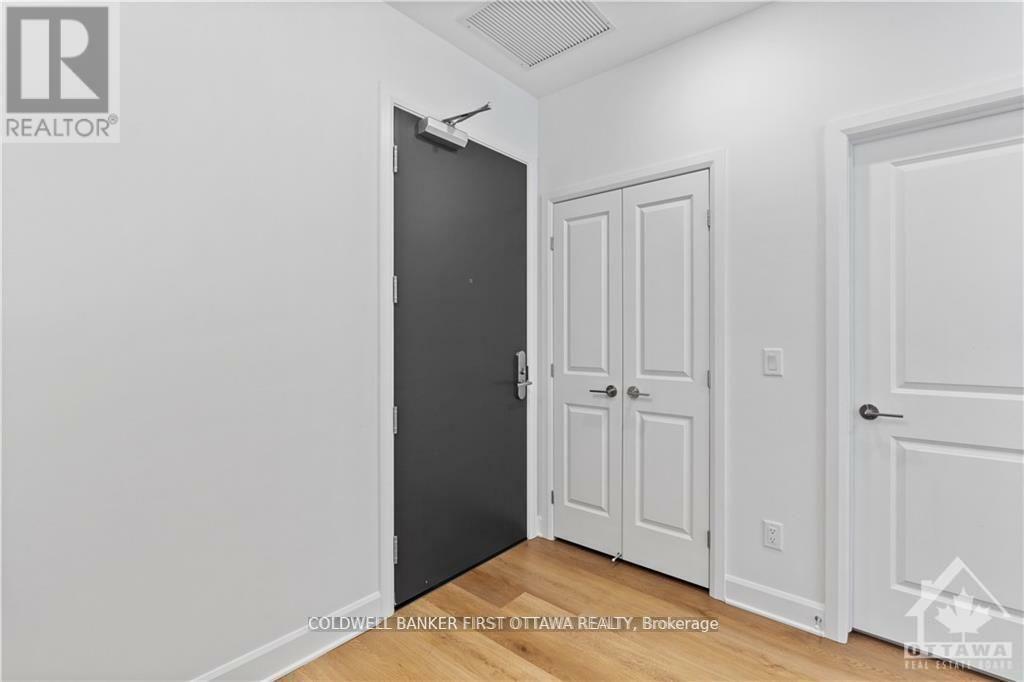 Property Photo:  530 Pimiwidon Street 305  ON K1K 5B4 