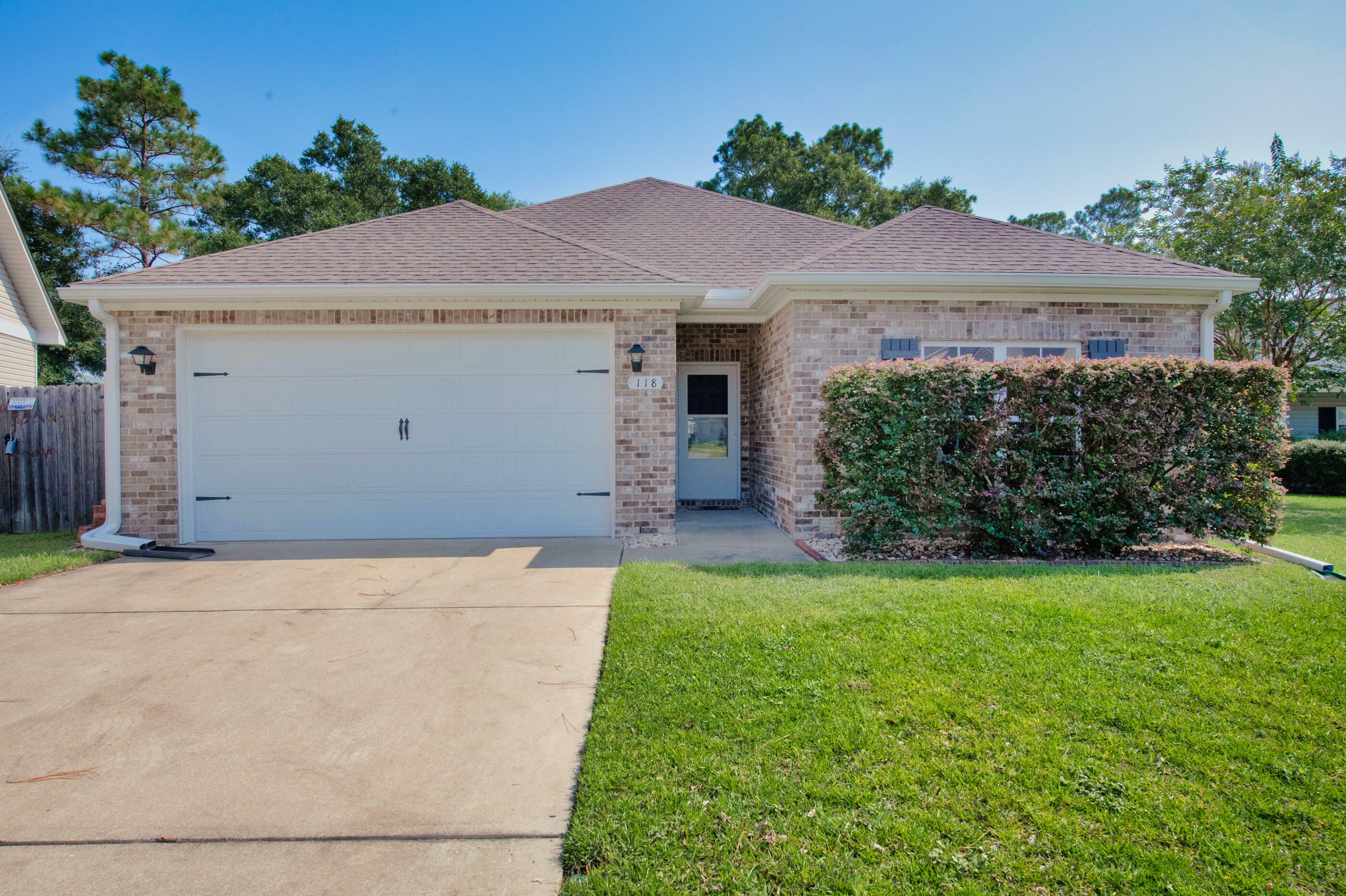 Property Photo:  118 Creve Core Drive  FL 32539 