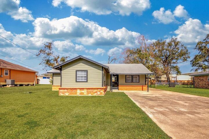 Property Photo:  518 Cobb Street  TX 77531 