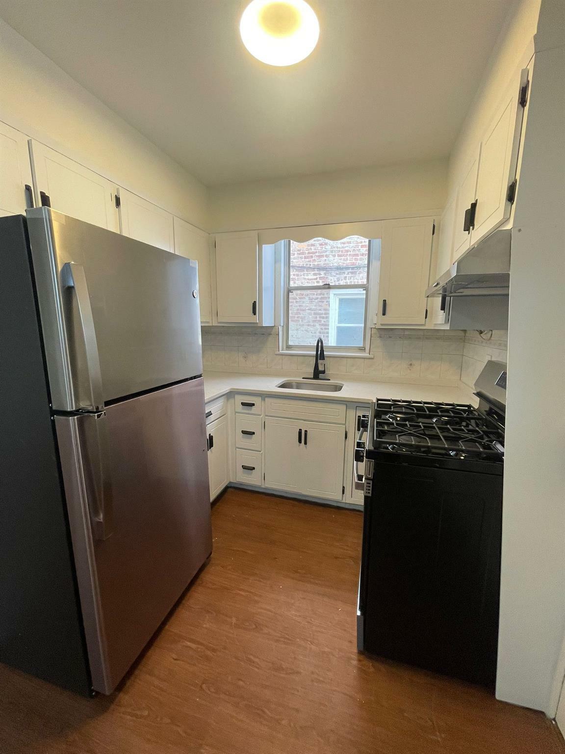 Property Photo:  274 Logan Avenue 1  NY 10465 