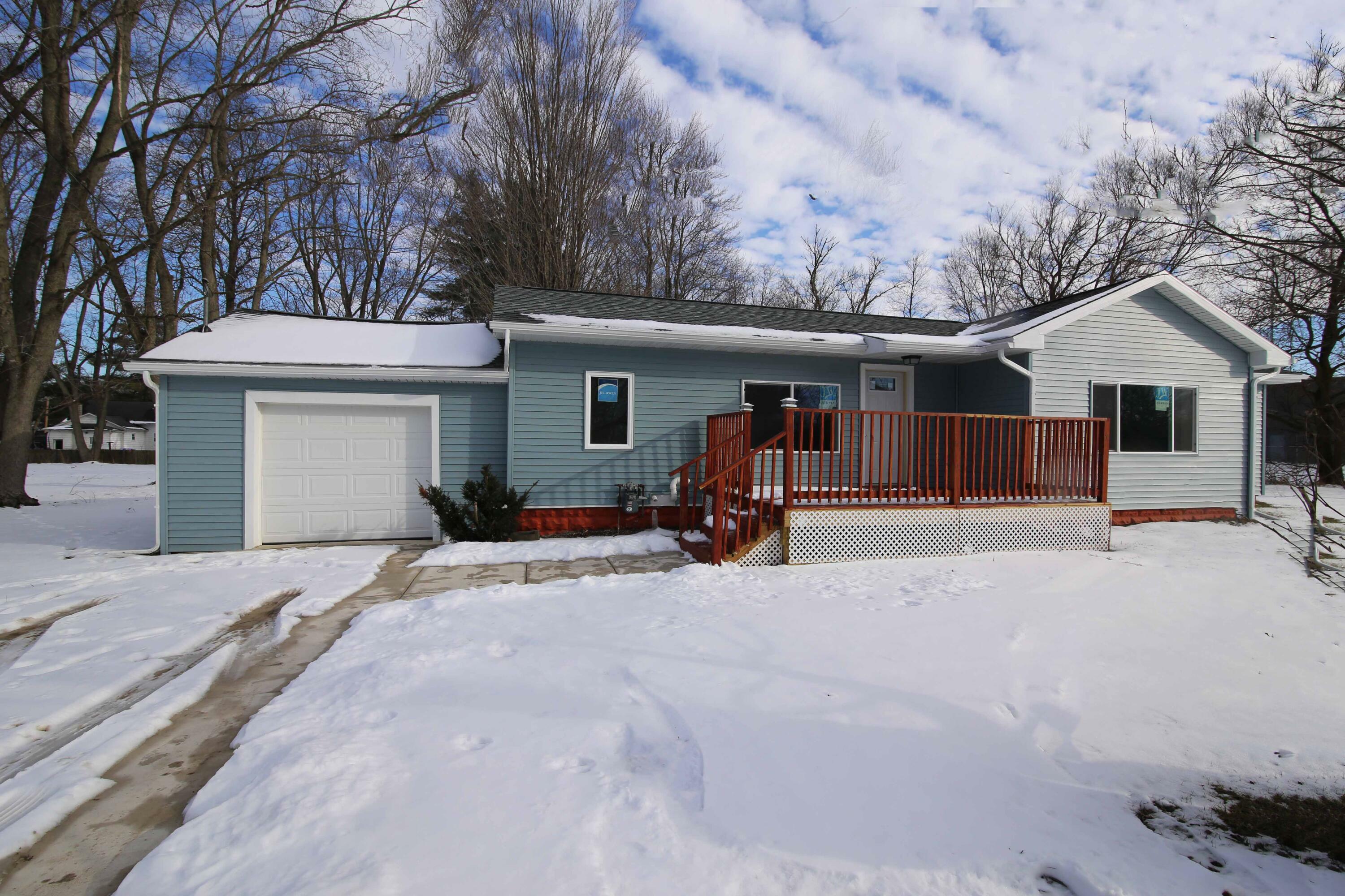 Property Photo: 918 S Lincoln Avenue MI 49093