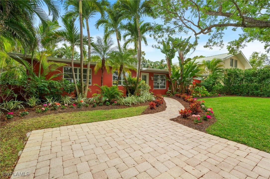 Property Photo:  432 3rd Avenue N  FL 34102 