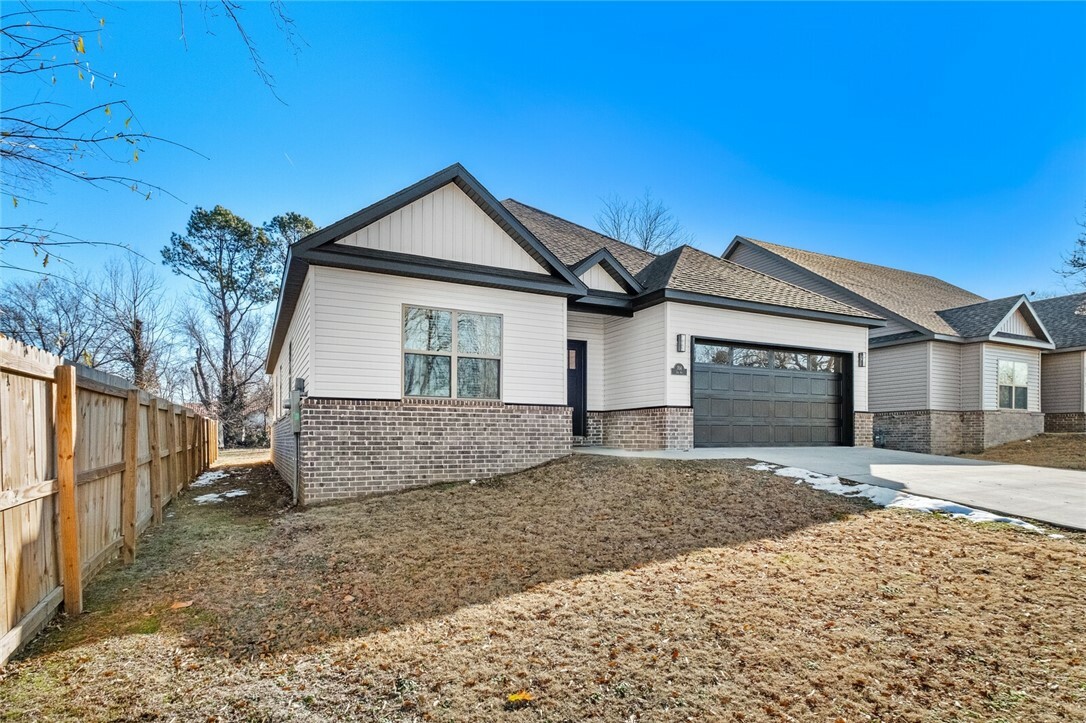 Property Photo:  704 2nd Avenue  AR 72736 