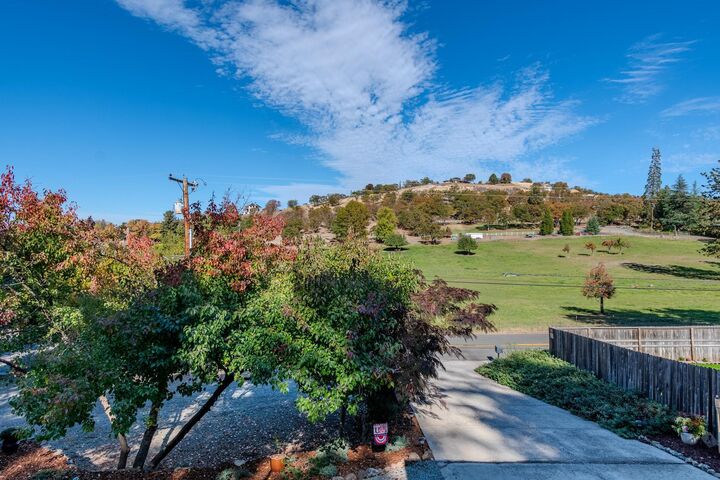 Property Photo:  6645 Pioneer Road  OR 97501 