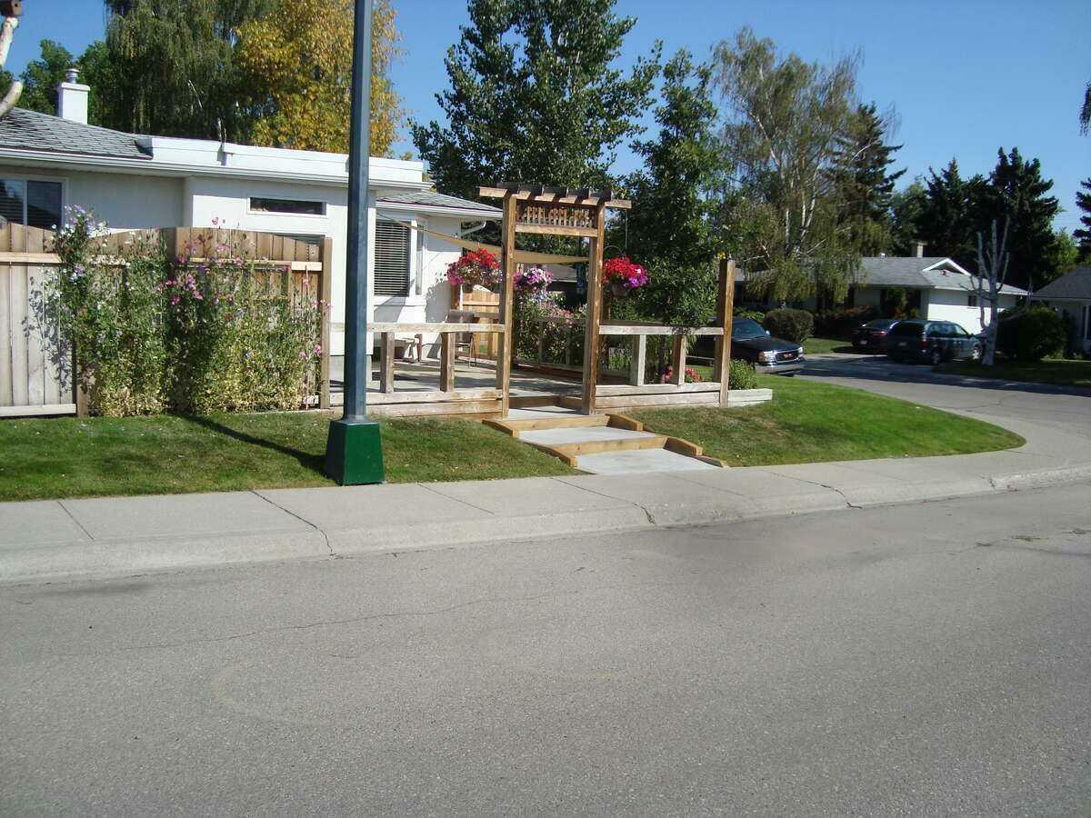 Property Photo: 7215 5 Street SW AB T2V 1B3