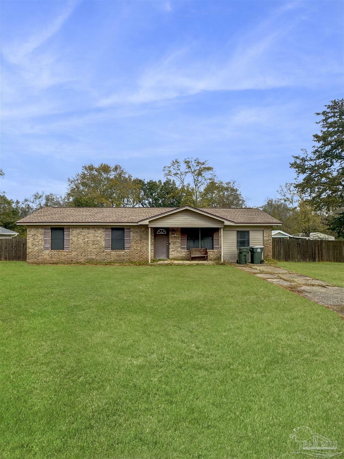Property Photo: 1374 Tobias Rd FL 32533