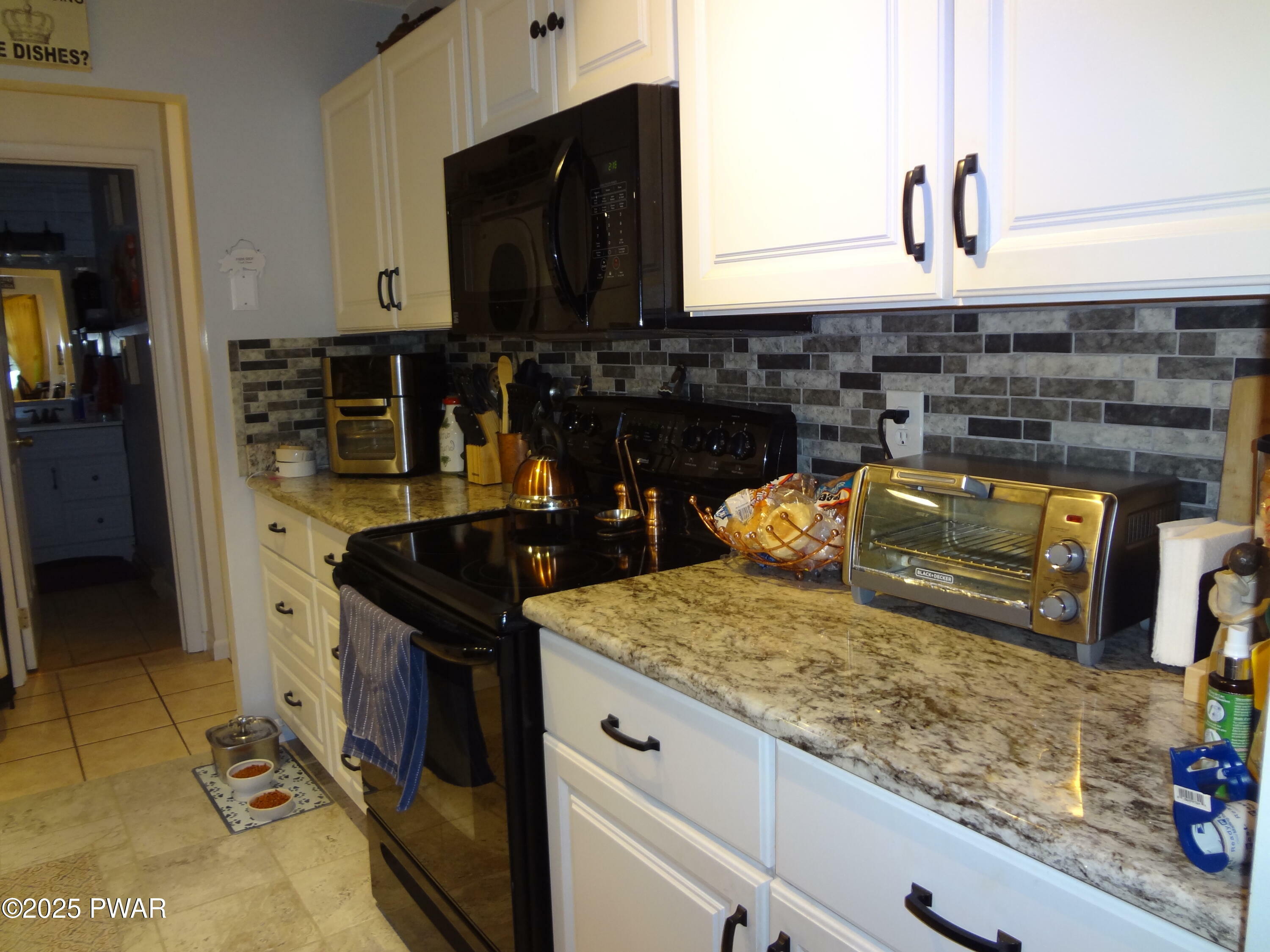 Property Photo: 104 Ponderosa Court PA 18426