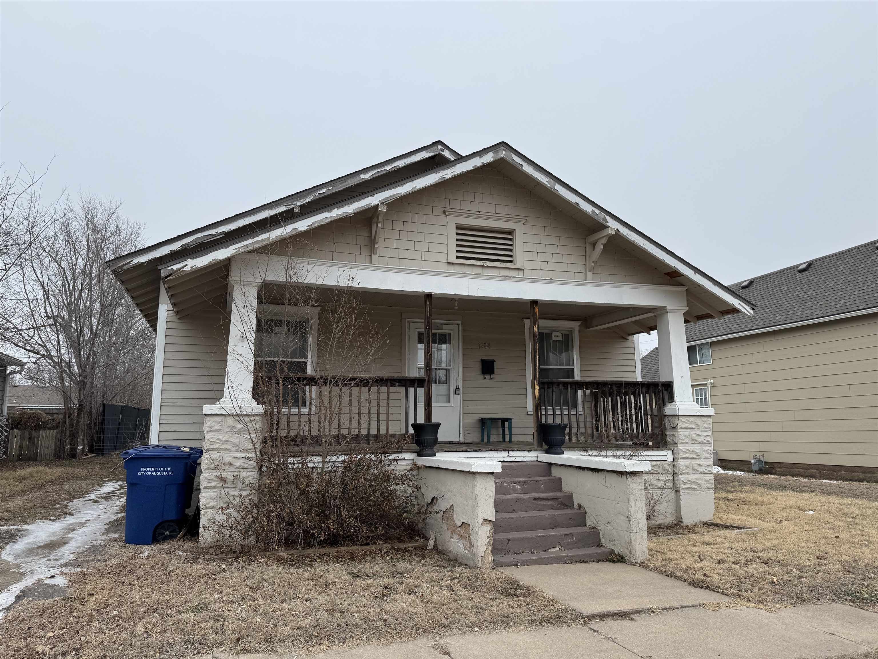 Property Photo:  1204 N School St  KS 67010 