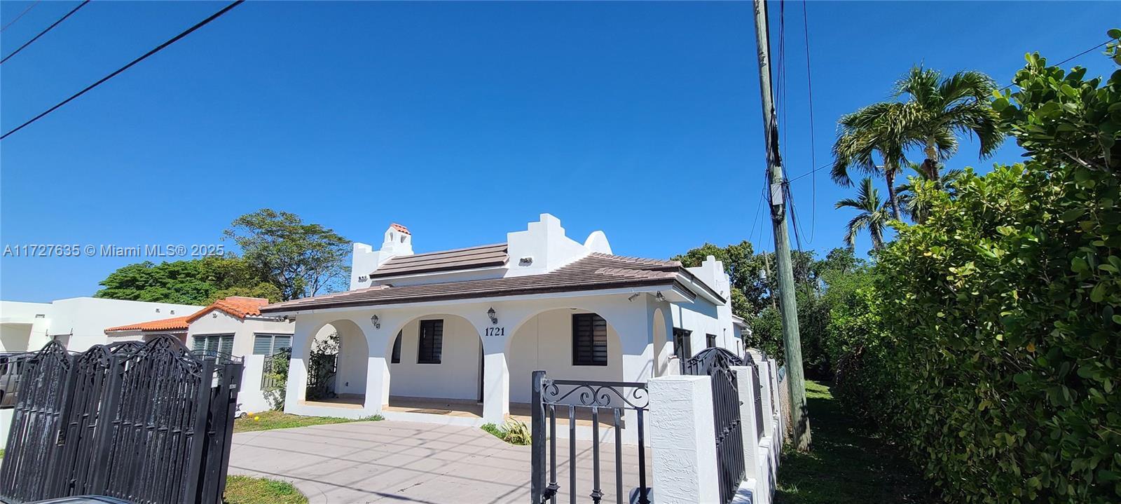 Property Photo: 1721 SW 24th Ter FL 33145