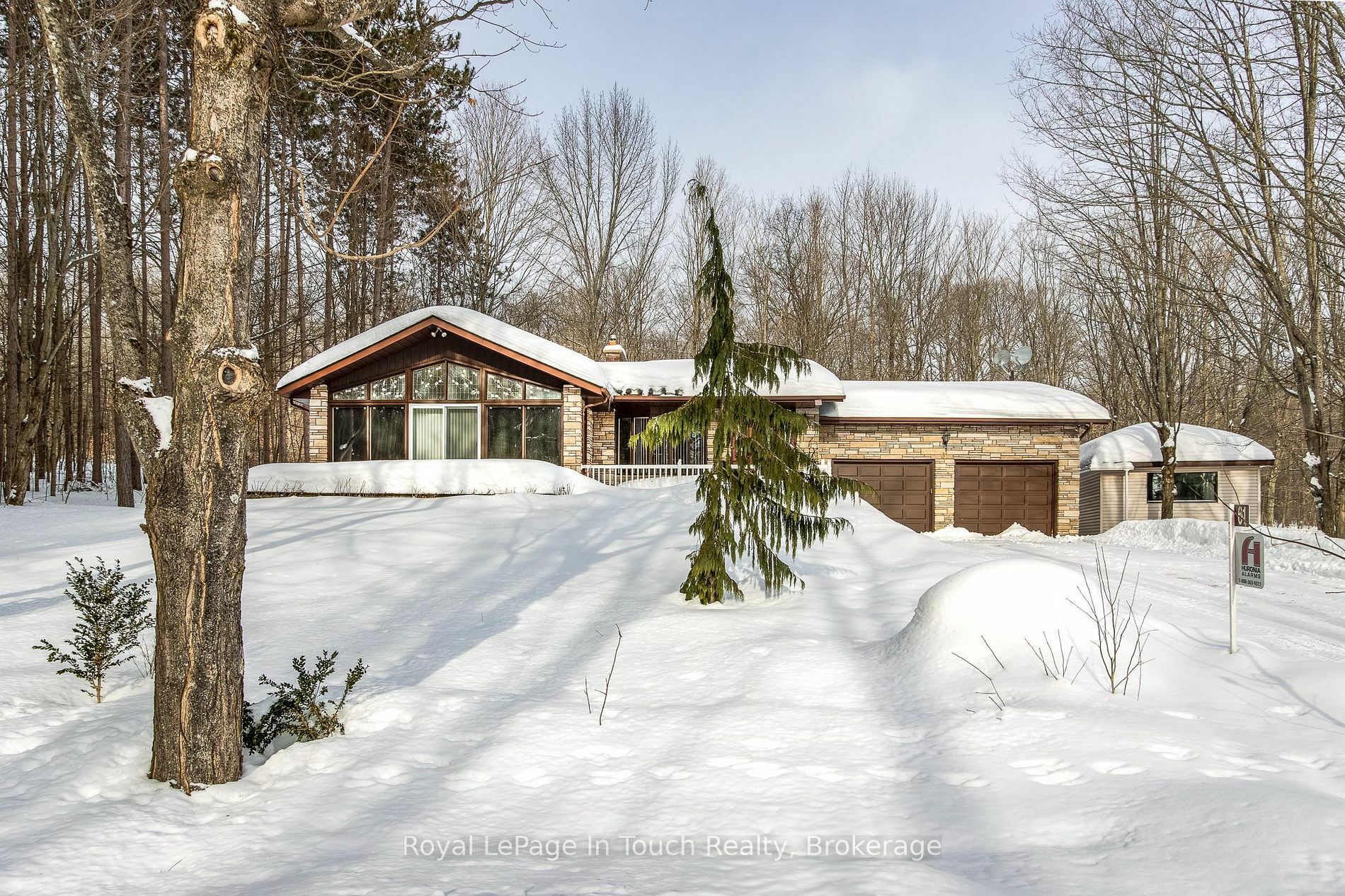 Property Photo:  61 Beaufort Cres  ON L9M 0B8 