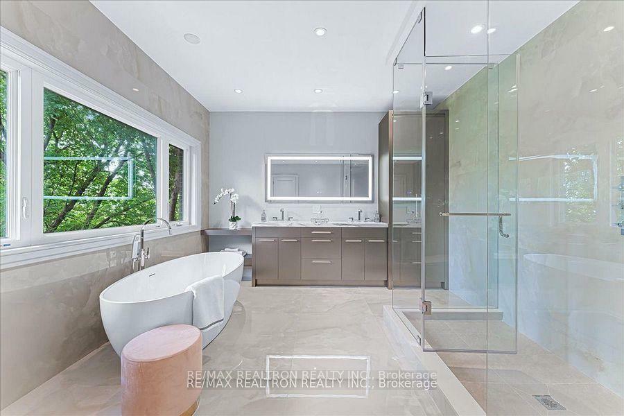 Property Photo: 275 Reiner Road ON M3H 2M5