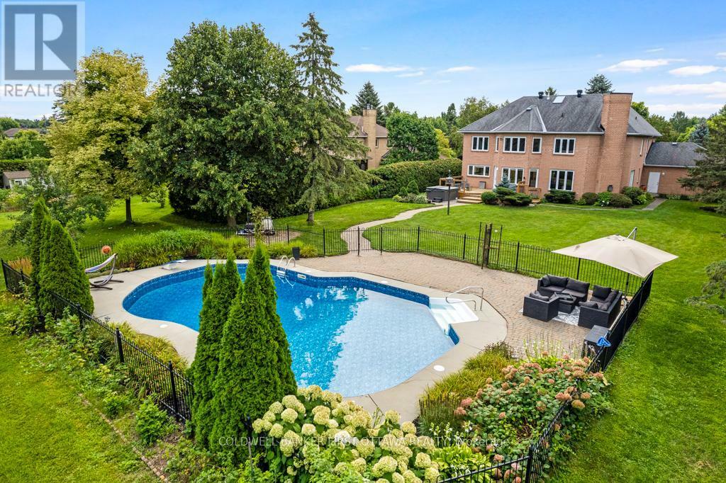 Property Photo: 5525 Pettapiece Crescent ON K4M 1C6