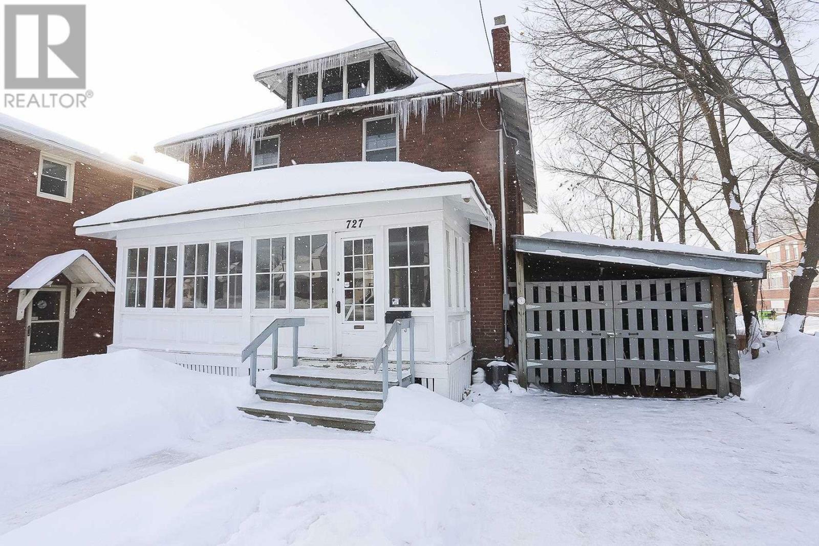 Property Photo:  727 Wellington St E  ON P6A 2M8 