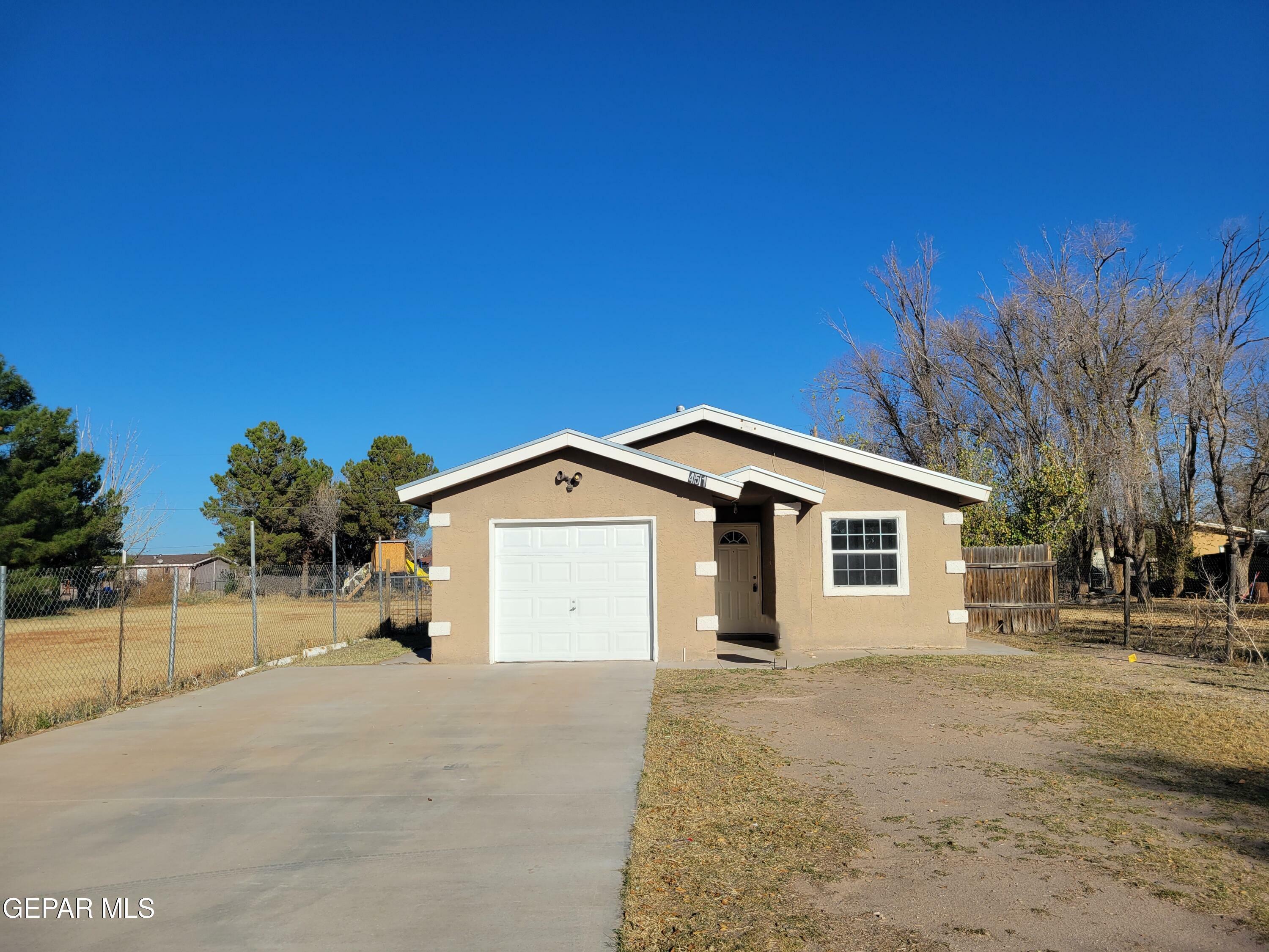 Property Photo: 451 Santa Martina Drive TX 79927