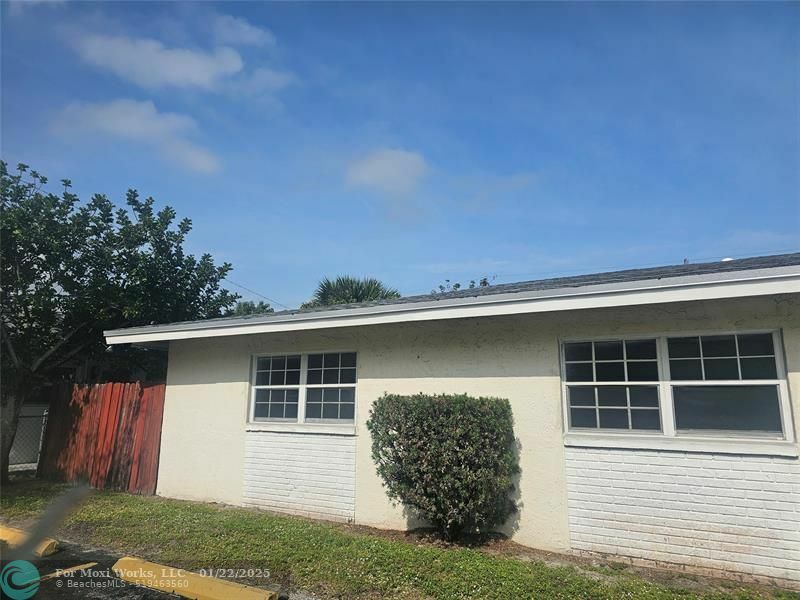 Property Photo:  5217 NW 18th Ct  FL 33313 