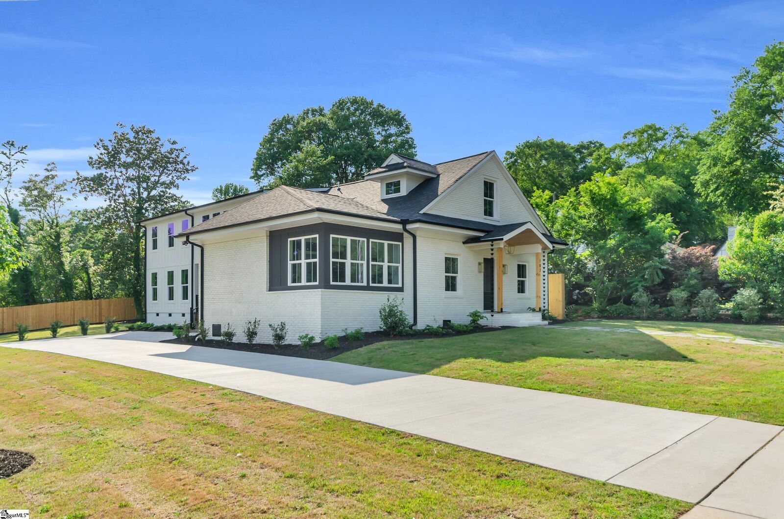 Property Photo:  102 W Circle Avenue  SC 29607