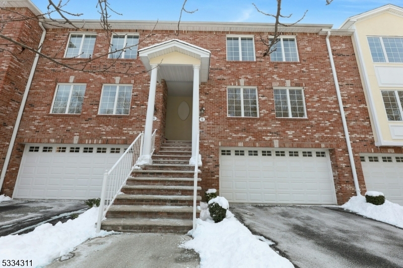 Property Photo:  6 Skymark Ct  NJ 07458 