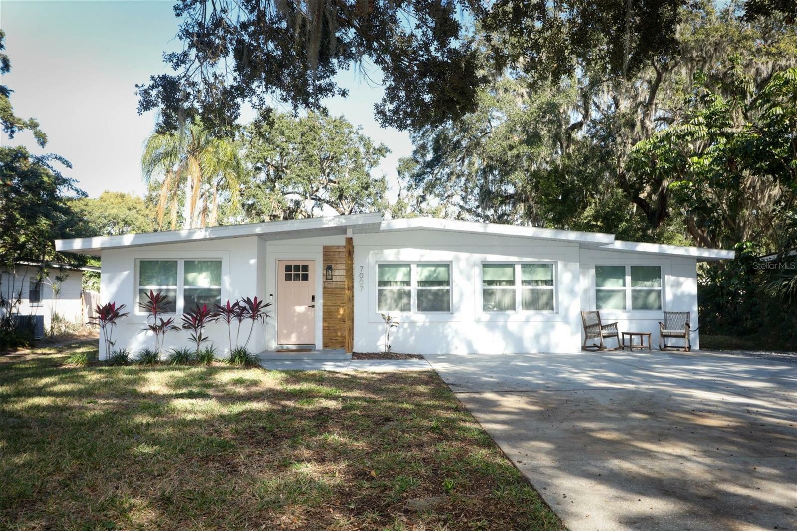 Property Photo: 7007 Seminole Drive FL 32812
