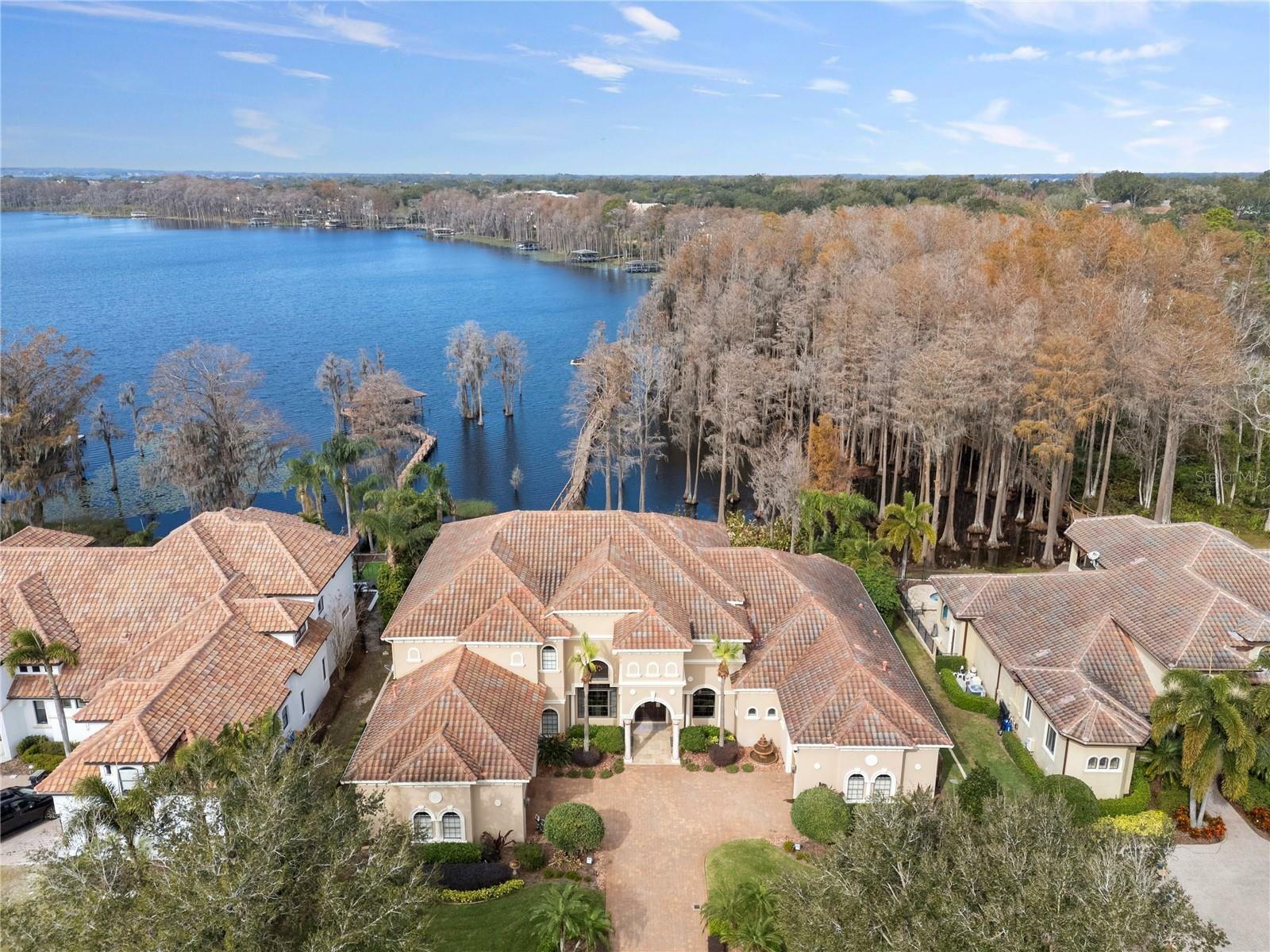 Property Photo: 9213 Foxhall Court FL 32819