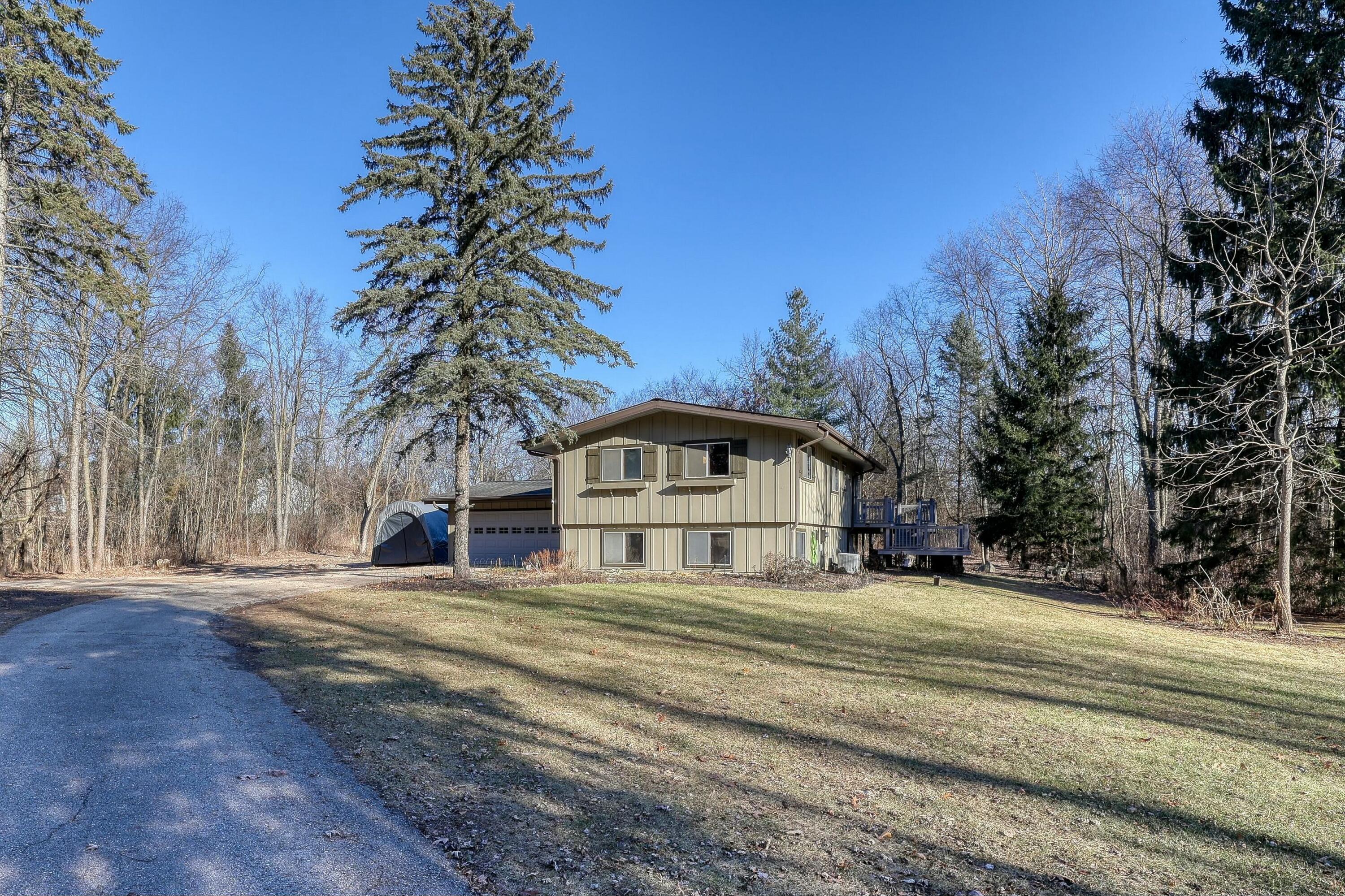 Property Photo:  W399s3971 Fox Hill Dr  WI 53118 