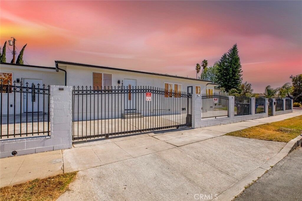Property Photo: 14927 Titus Street CA 91402