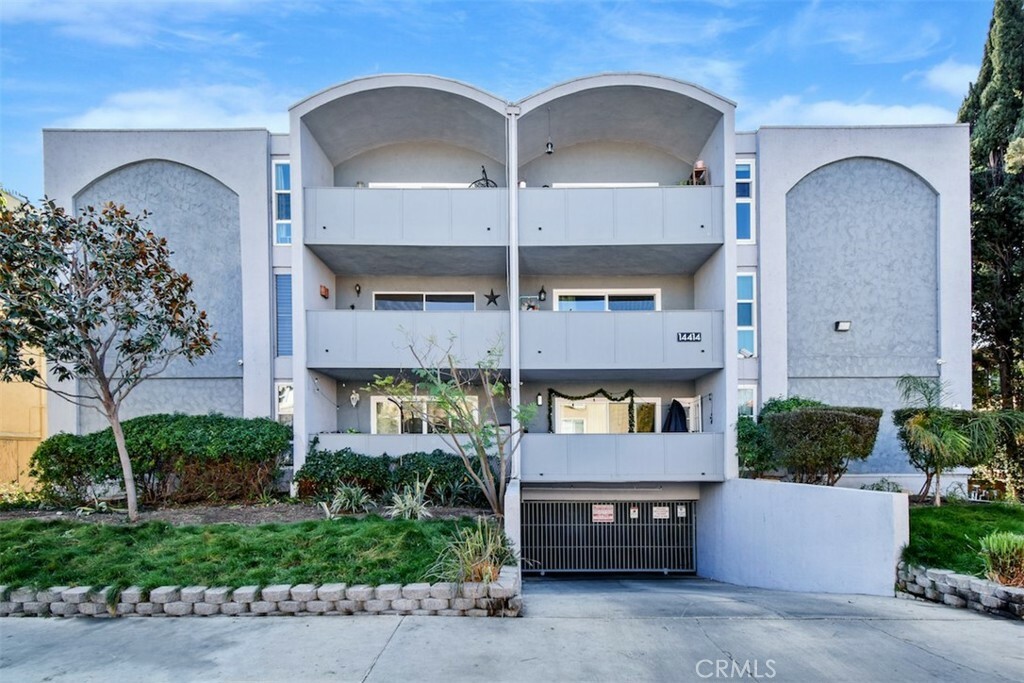 Property Photo:  14414 Addison Street 16  CA 91423 