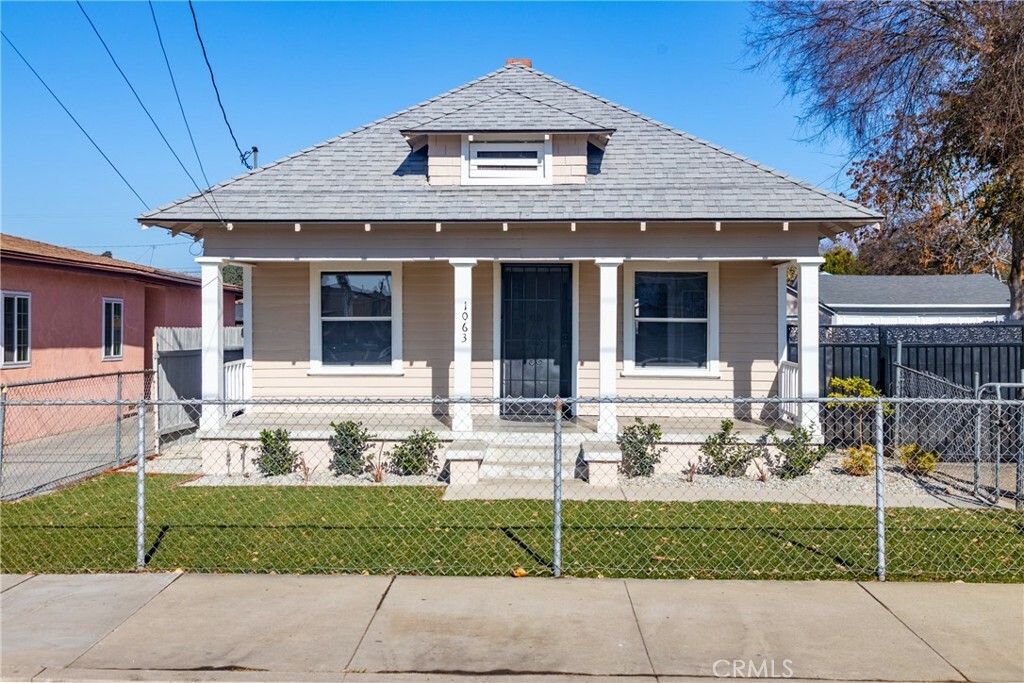 Property Photo:  1063 E 9th Street  CA 91766 