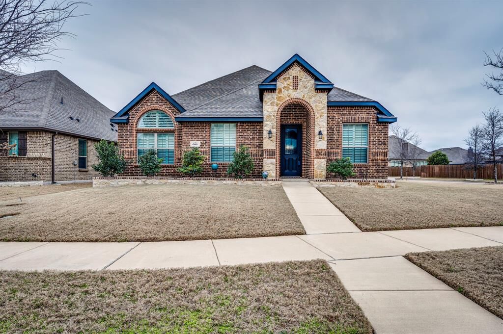 Property Photo: 600 Washington Avenue TX 75165